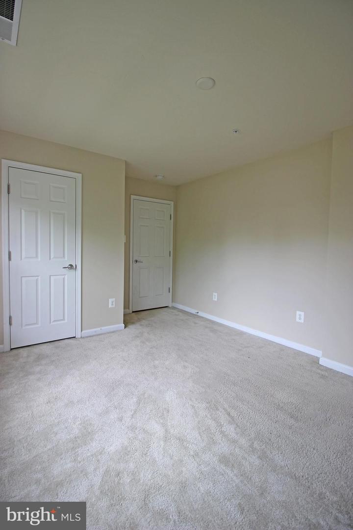 11518 Amherst Ave Property Photo 23