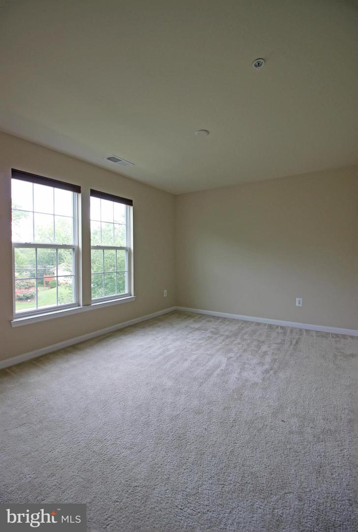 11518 Amherst Ave Property Photo 25