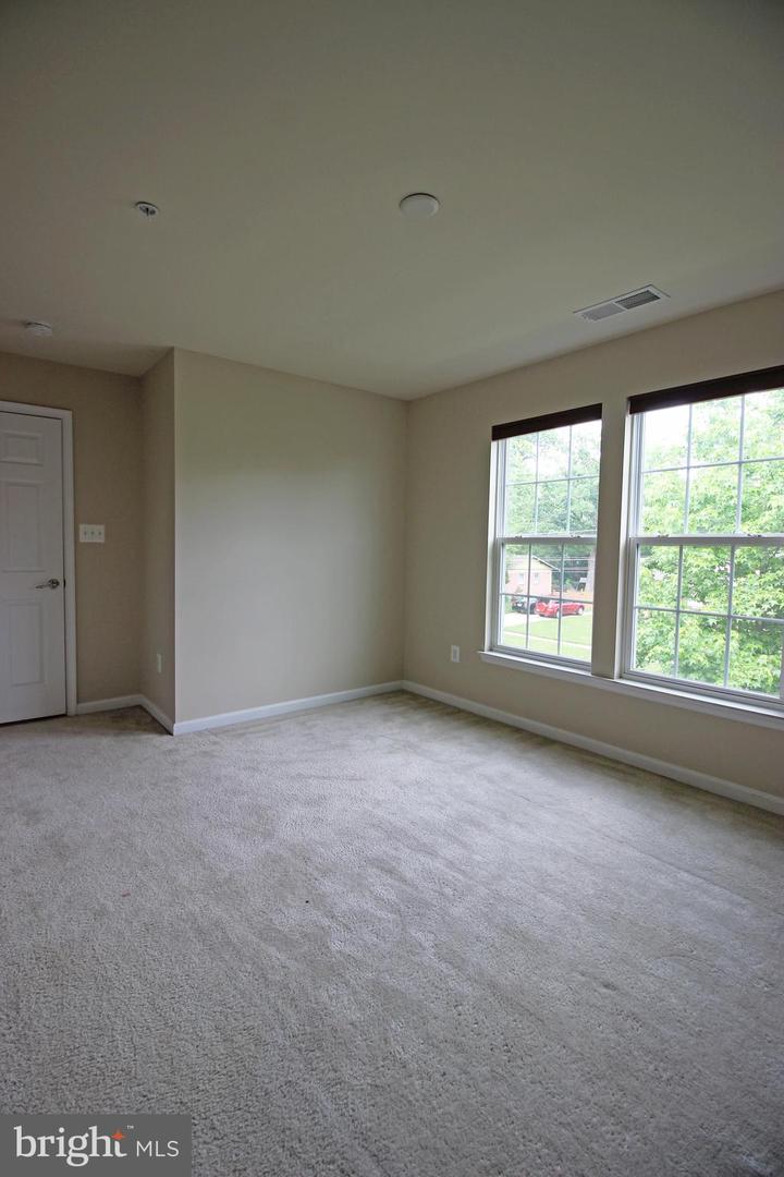 11518 Amherst Ave Property Photo 27