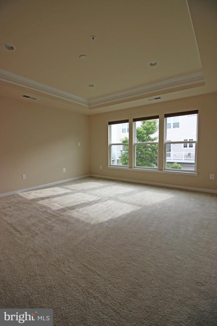 11518 Amherst Ave Property Photo 32