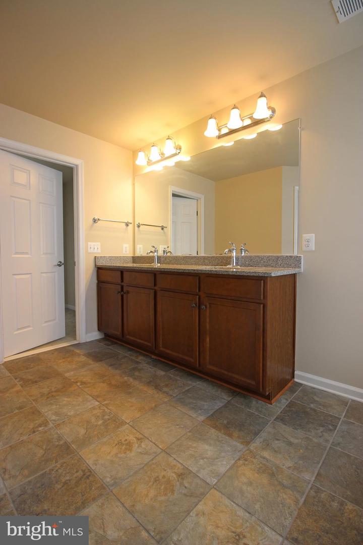 11518 Amherst Ave Property Photo 36