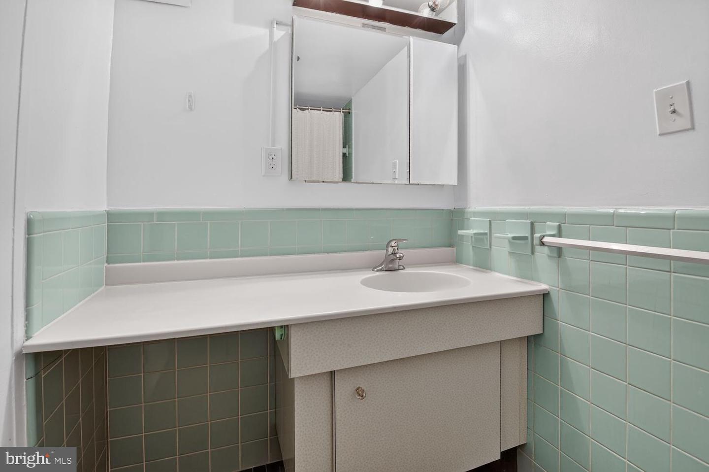 5101 River Rd #703 Property Photo 12