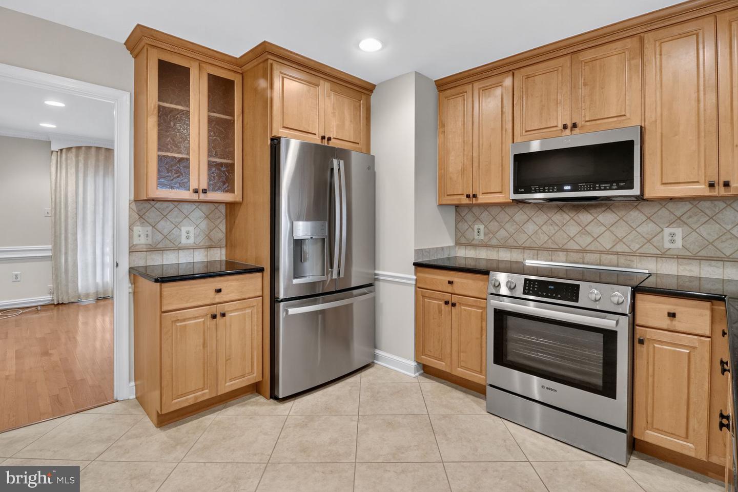 7787 Heatherton Ln Property Photo 4