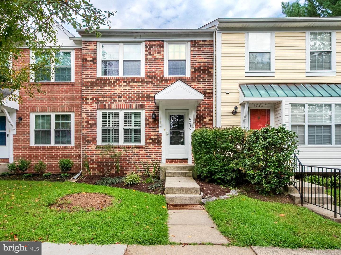 18239 Fox Chase Cir Property Photo 1