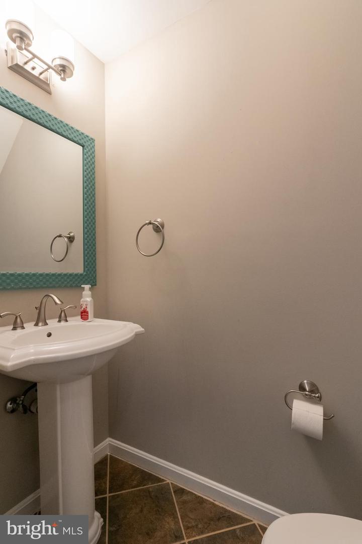 18239 Fox Chase Cir Property Photo 26