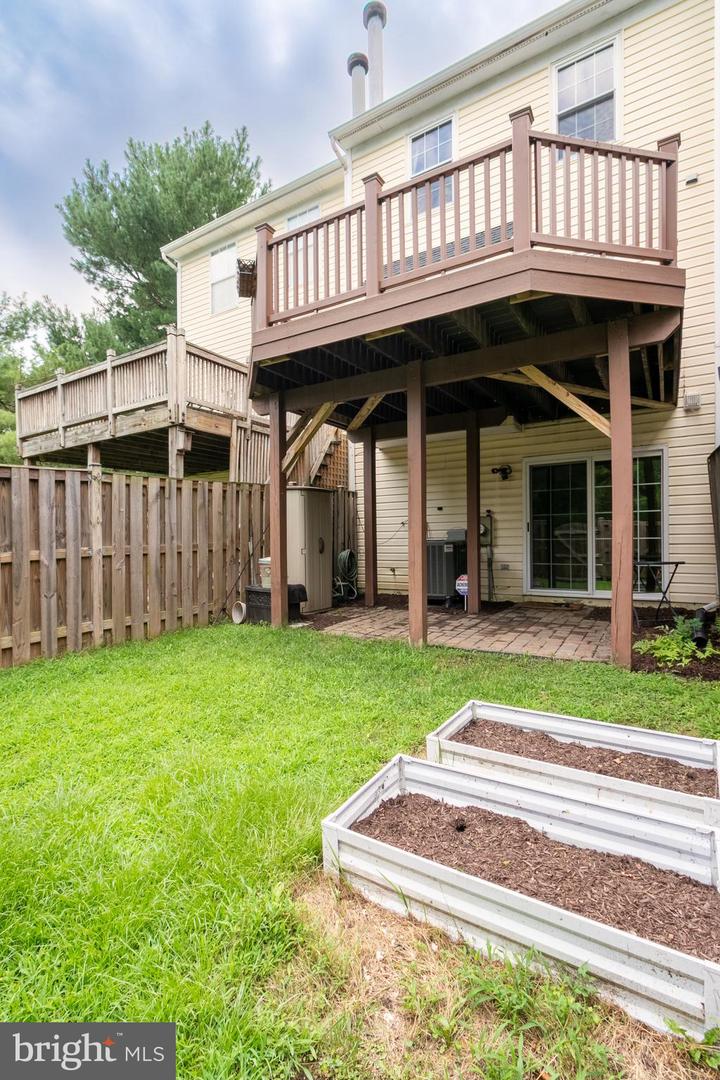 18239 Fox Chase Cir Property Photo 32