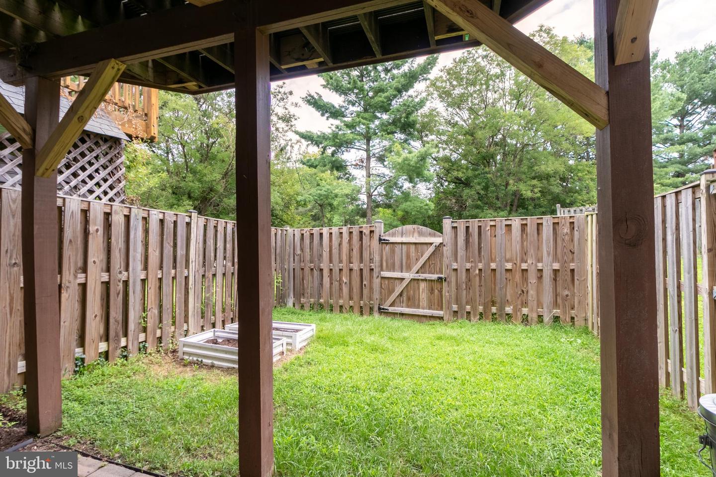 18239 Fox Chase Cir Property Photo 34