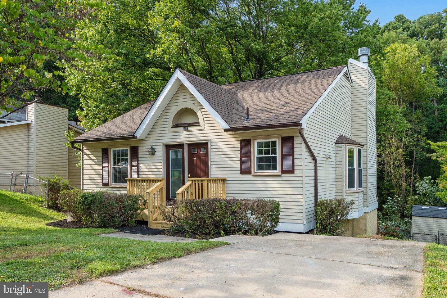 1106 ROSEMERE AVE Property Photo 1