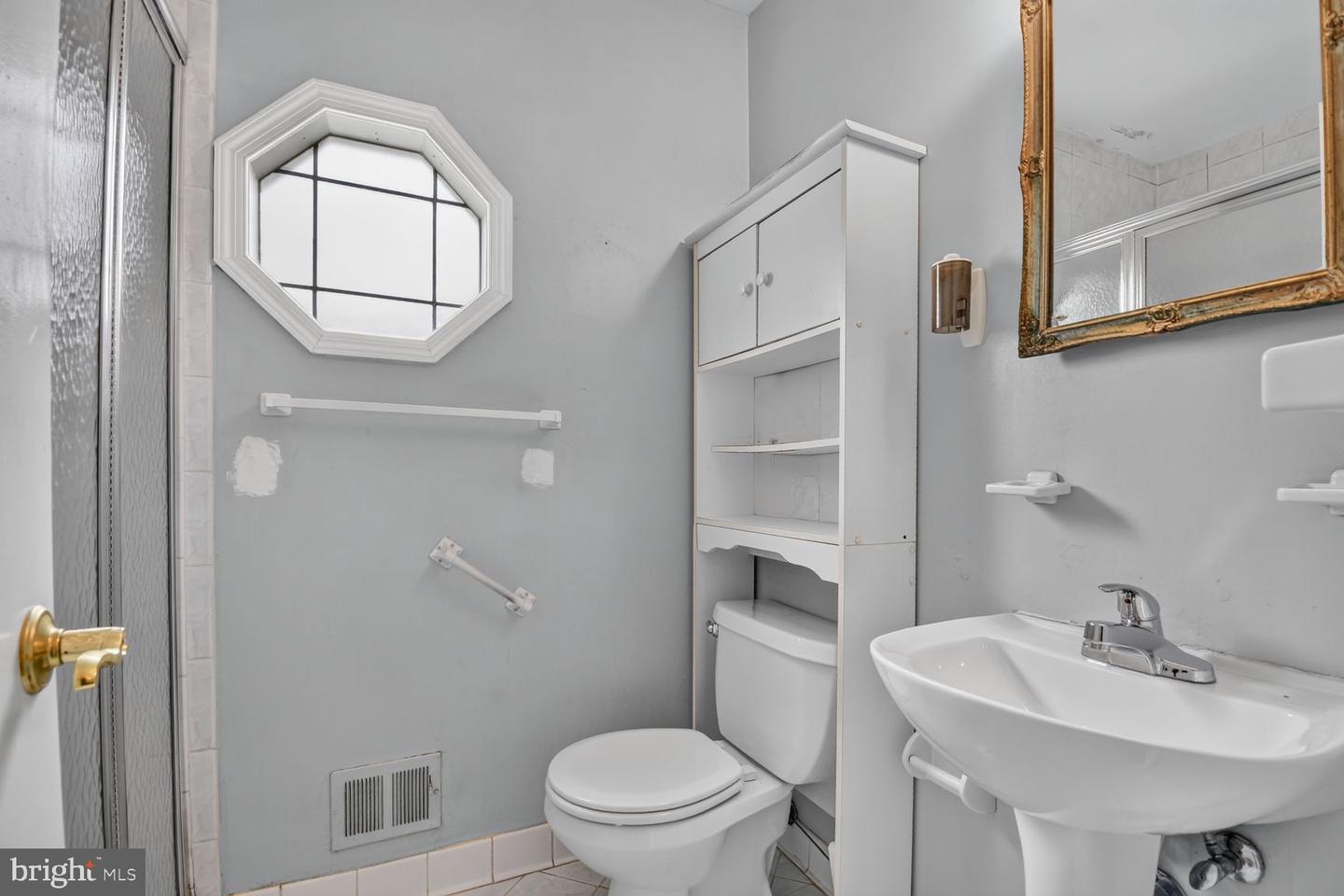 7905 Ivymount Ter Property Photo 9