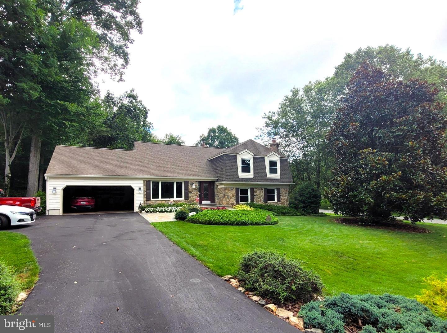 1901 Grayslake Dr Property Photo 1