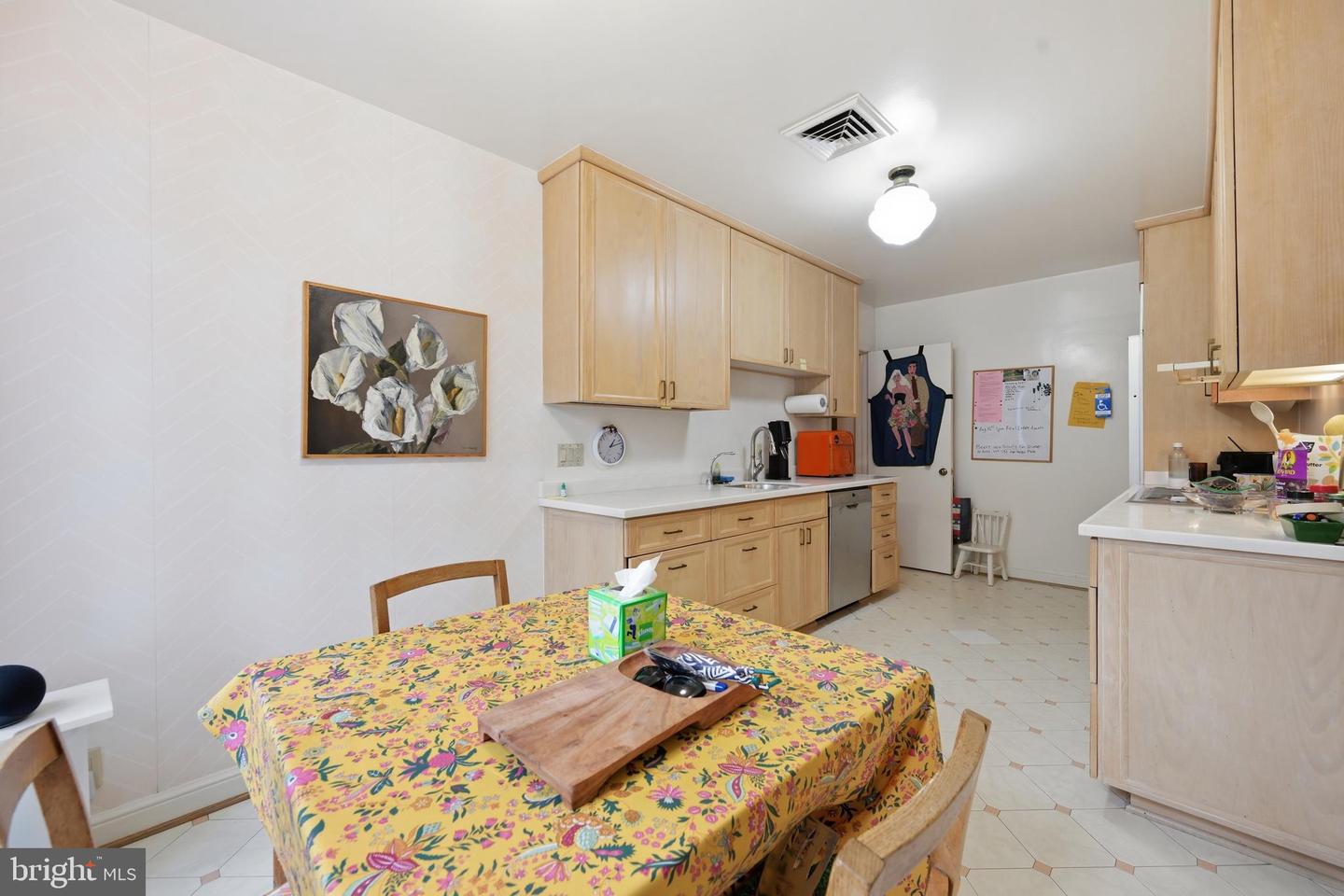5515 Trent St Property Photo 9