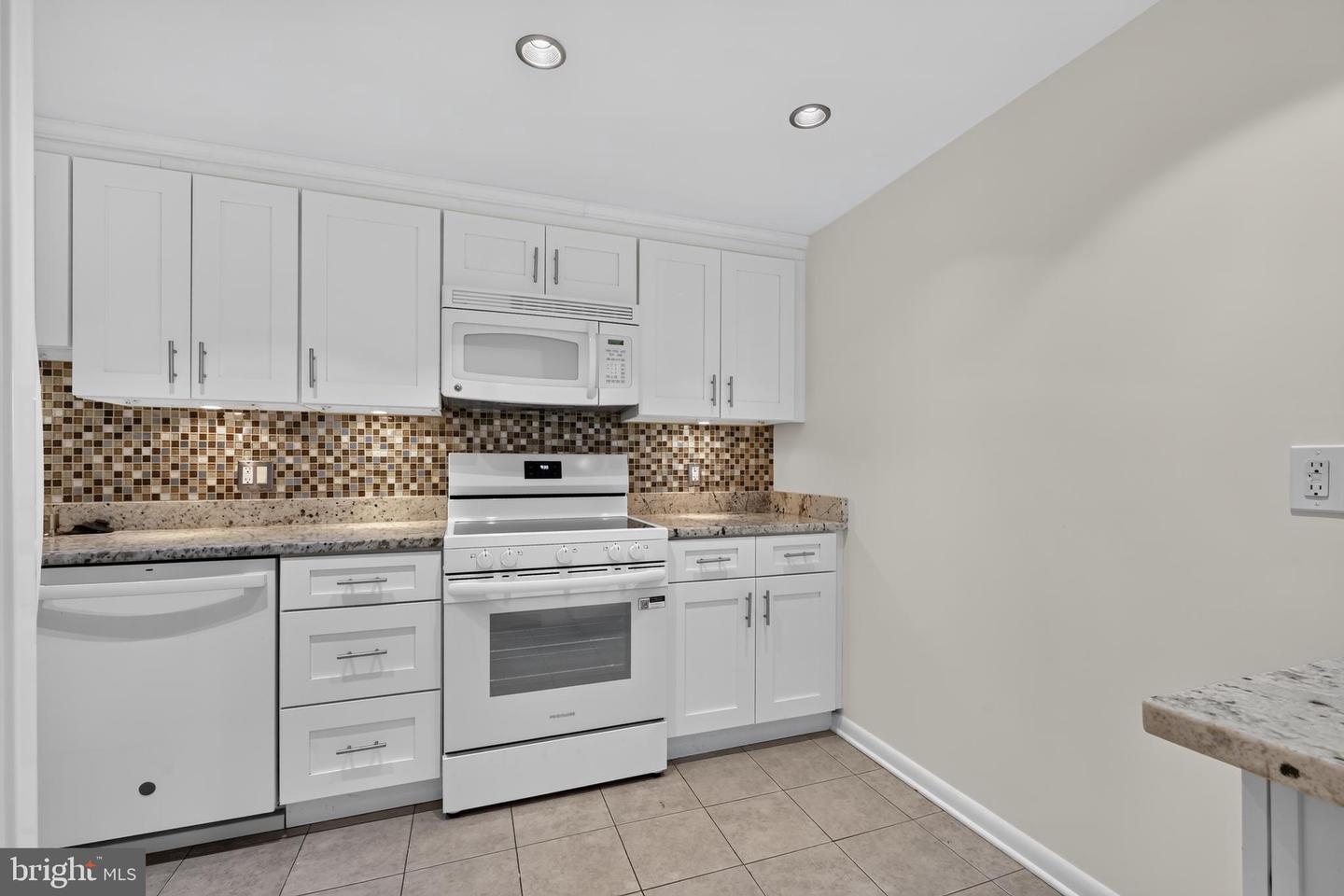 4601 Park Ave N #814p Property Photo 3