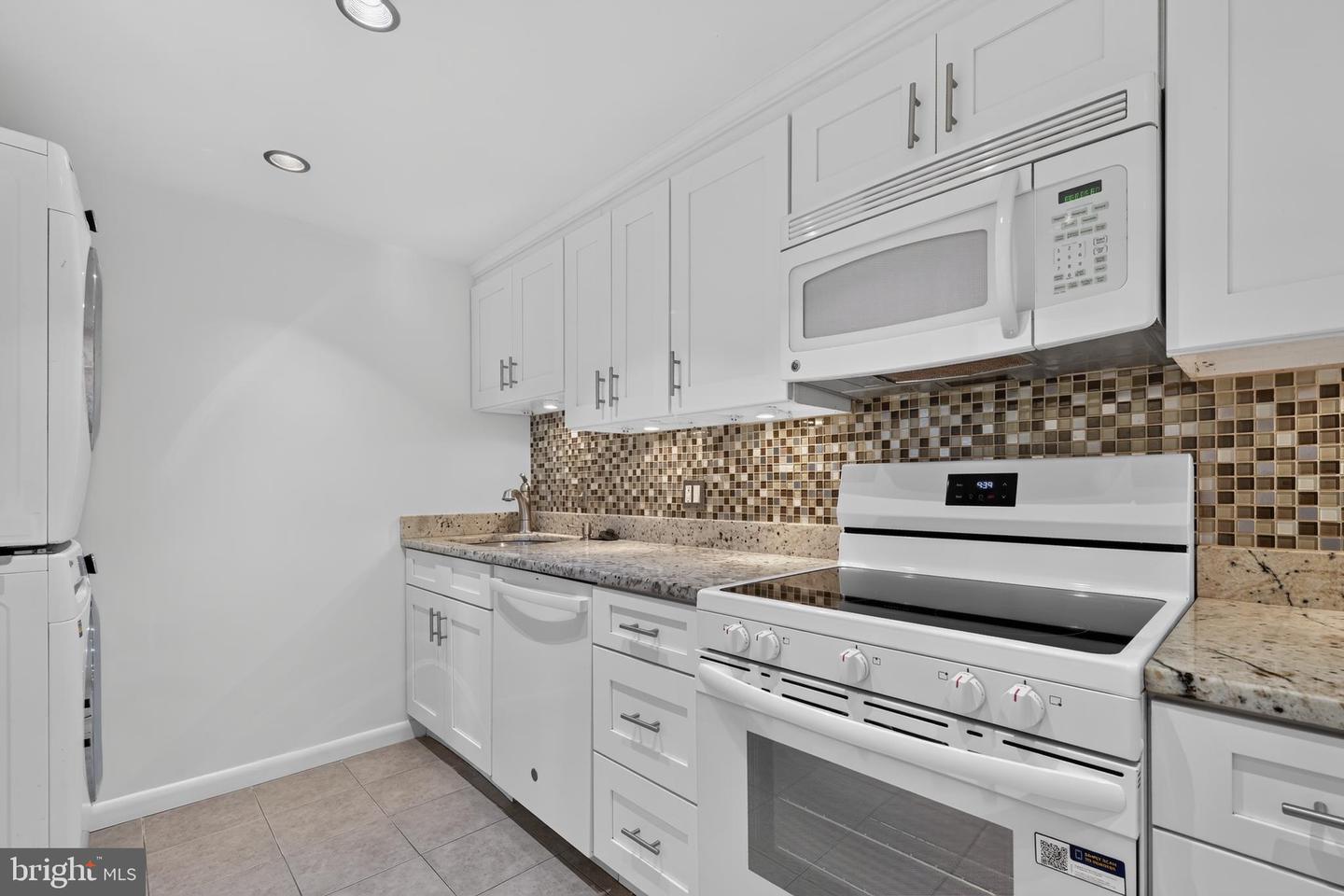 4601 Park Ave N #814p Property Photo 4