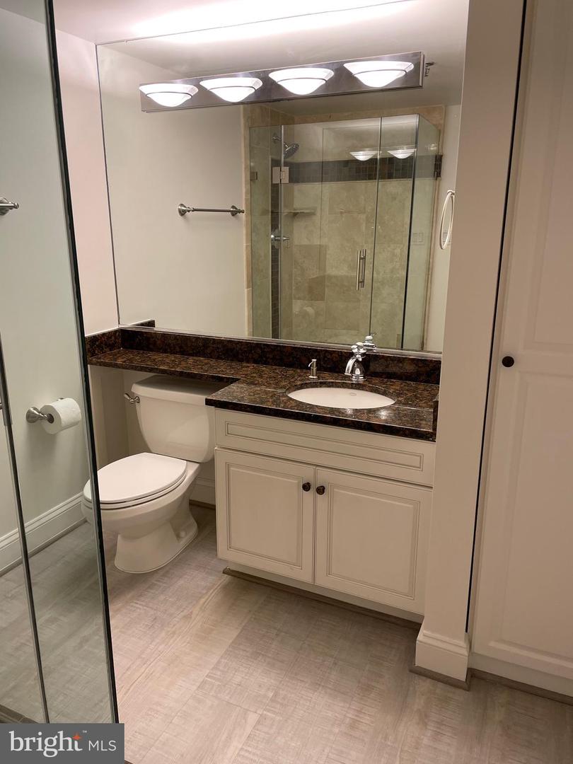 4808 Moorland Ln #409 Property Photo 8