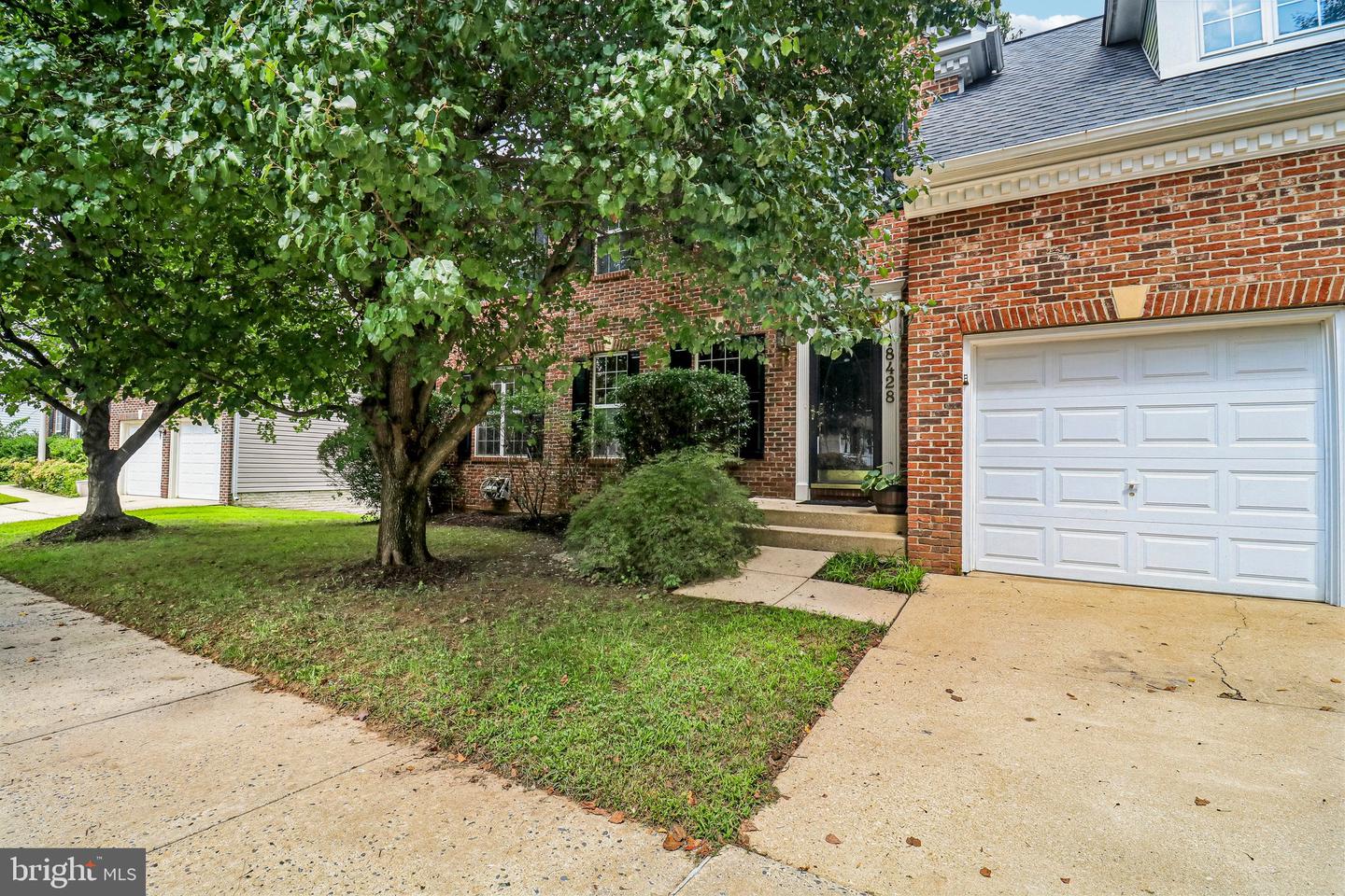 18428 Crownsgate Cir Property Photo 3