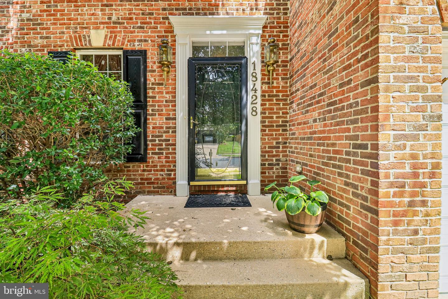 18428 Crownsgate Cir Property Photo 4