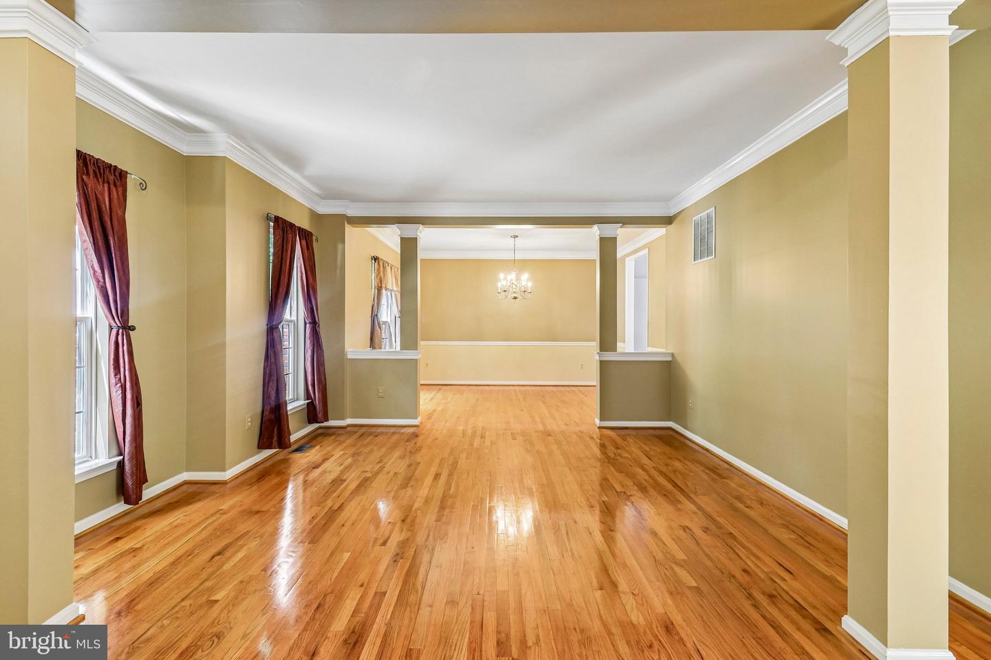 18428 Crownsgate Cir Property Photo 6