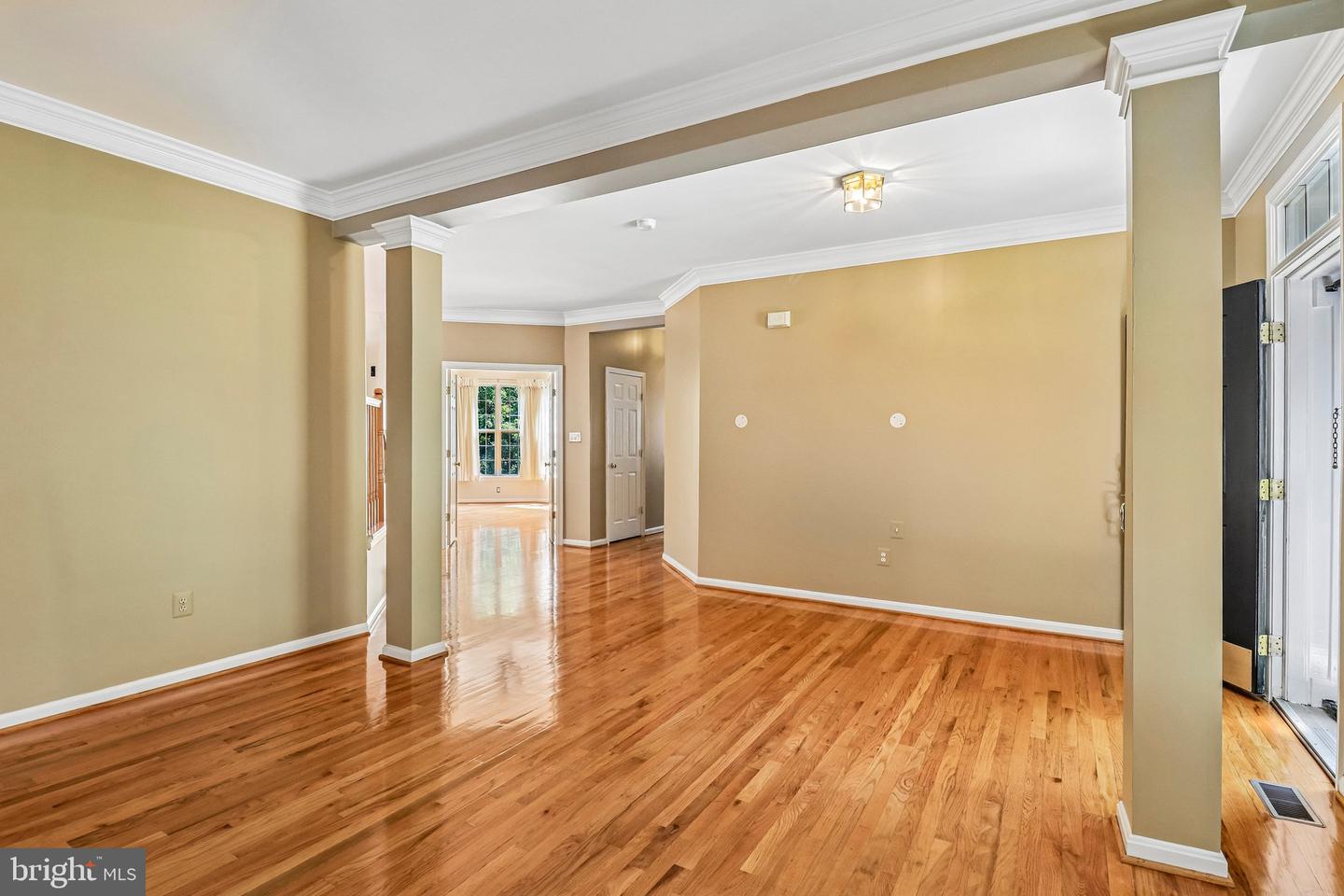 18428 Crownsgate Cir Property Photo 8