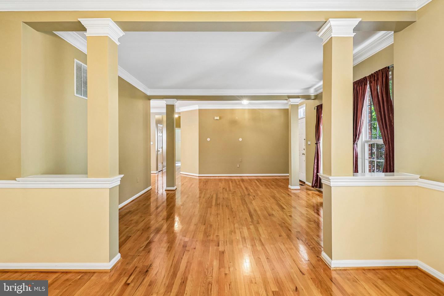 18428 Crownsgate Cir Property Photo 9