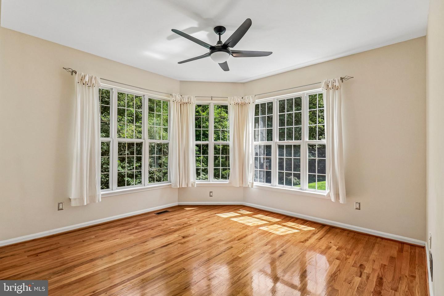 18428 Crownsgate Cir Property Photo 33