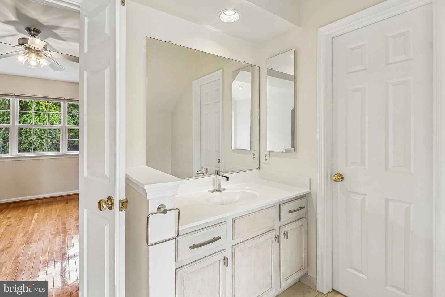 18428 Crownsgate Cir Property Photo 48