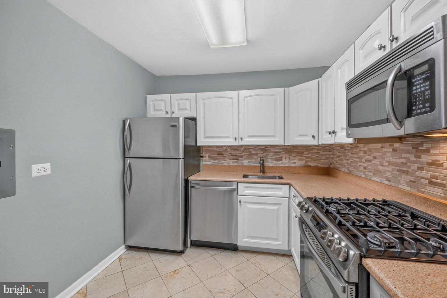 8315 N Brook Ln #2-1004 Property Photo 10