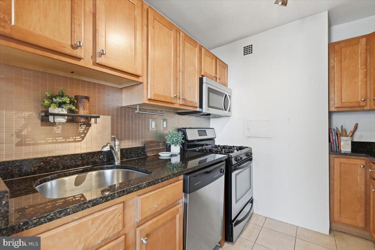 1220 Blair Mill Rd #1008 Property Photo 12