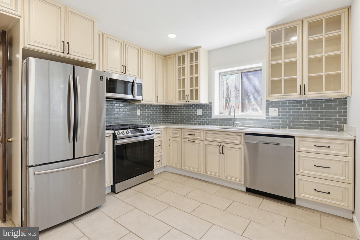 9717 Hedin Dr Property Photo 4