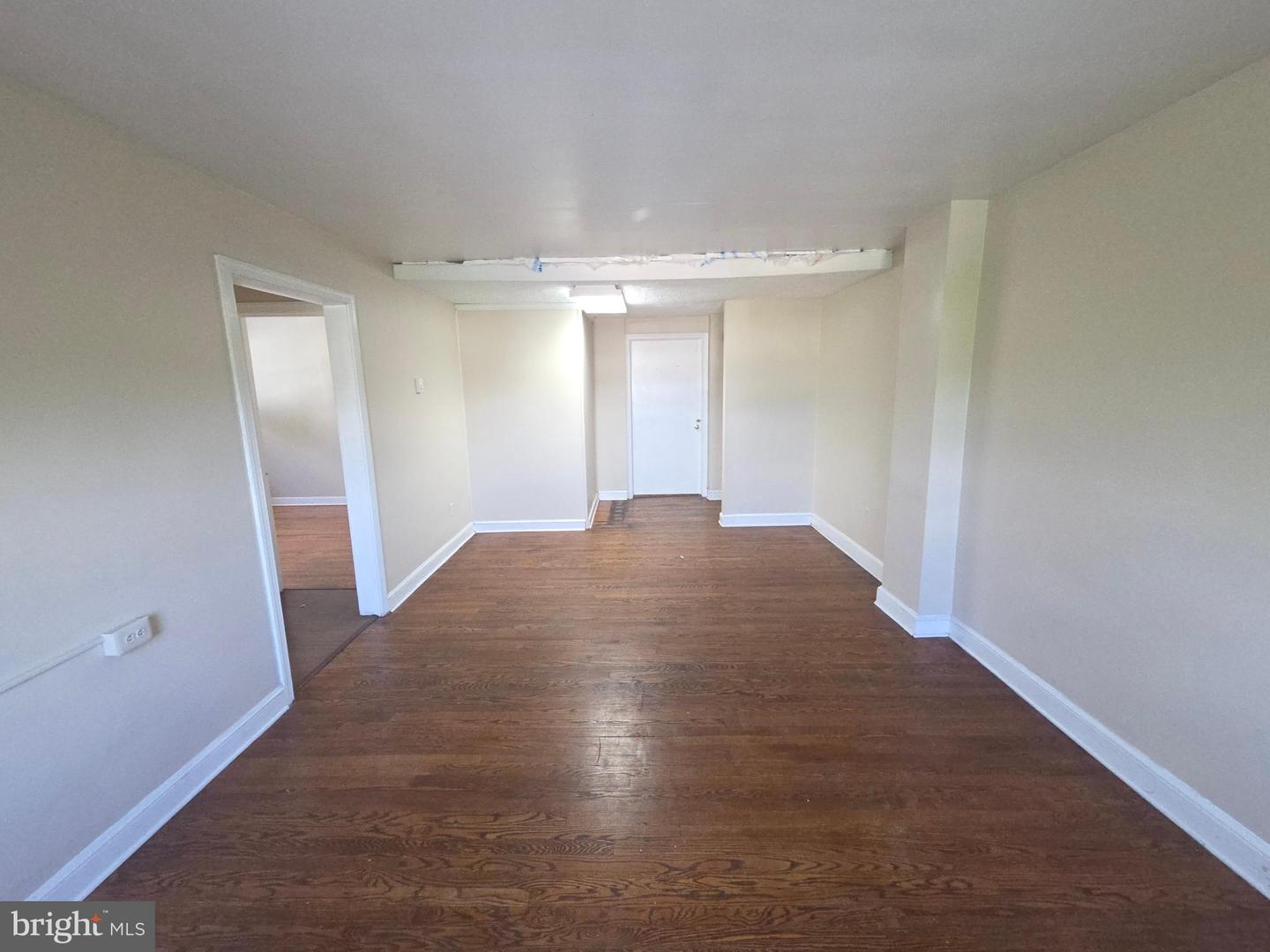 9863 Main St #3 Property Photo 2