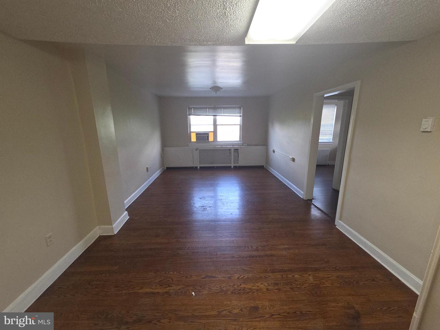 9863 Main St #3 Property Photo 6