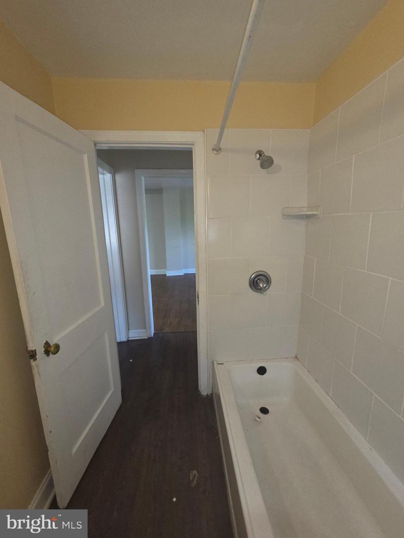 9863 Main St #3 Property Photo 7