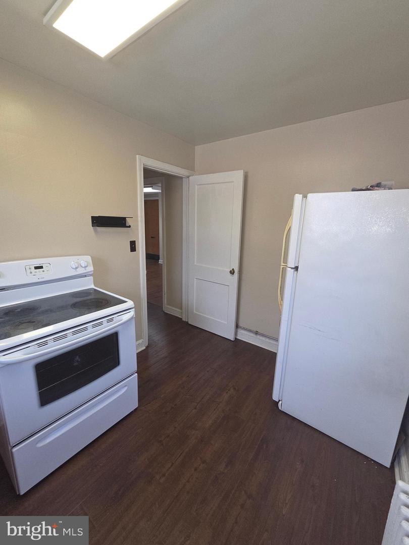 9863 Main St #3 Property Photo 11