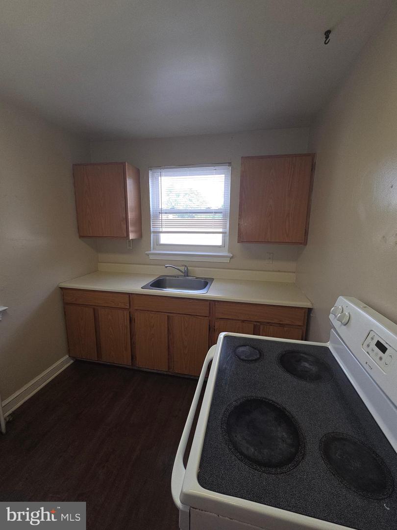 9863 Main St #3 Property Photo 12