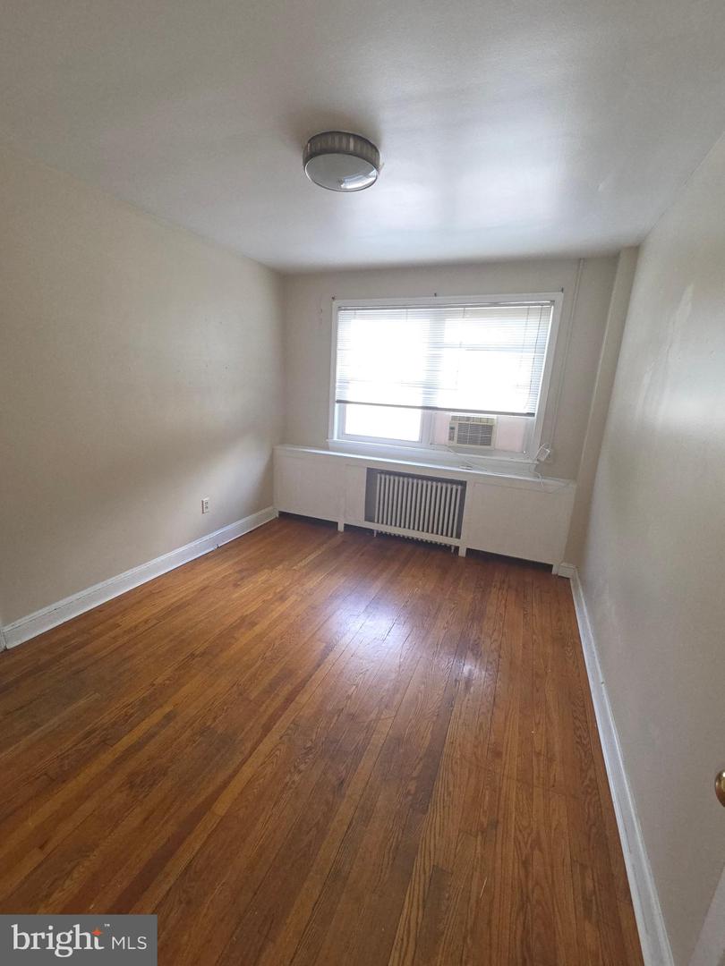 9863 Main St #3 Property Photo 14