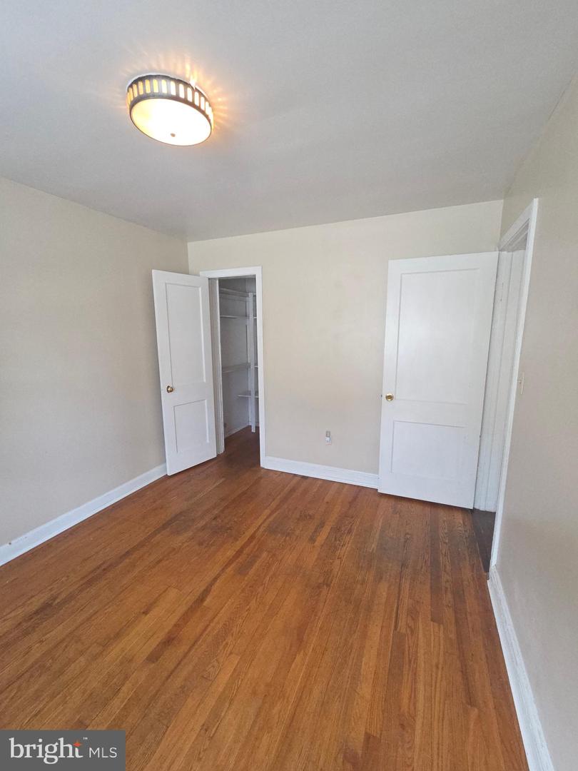 9863 Main St #3 Property Photo 15