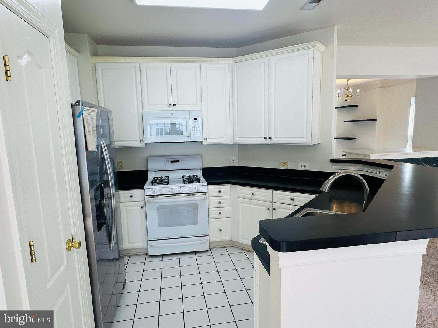 262 Fountain Green Ln #200 Property Photo 6