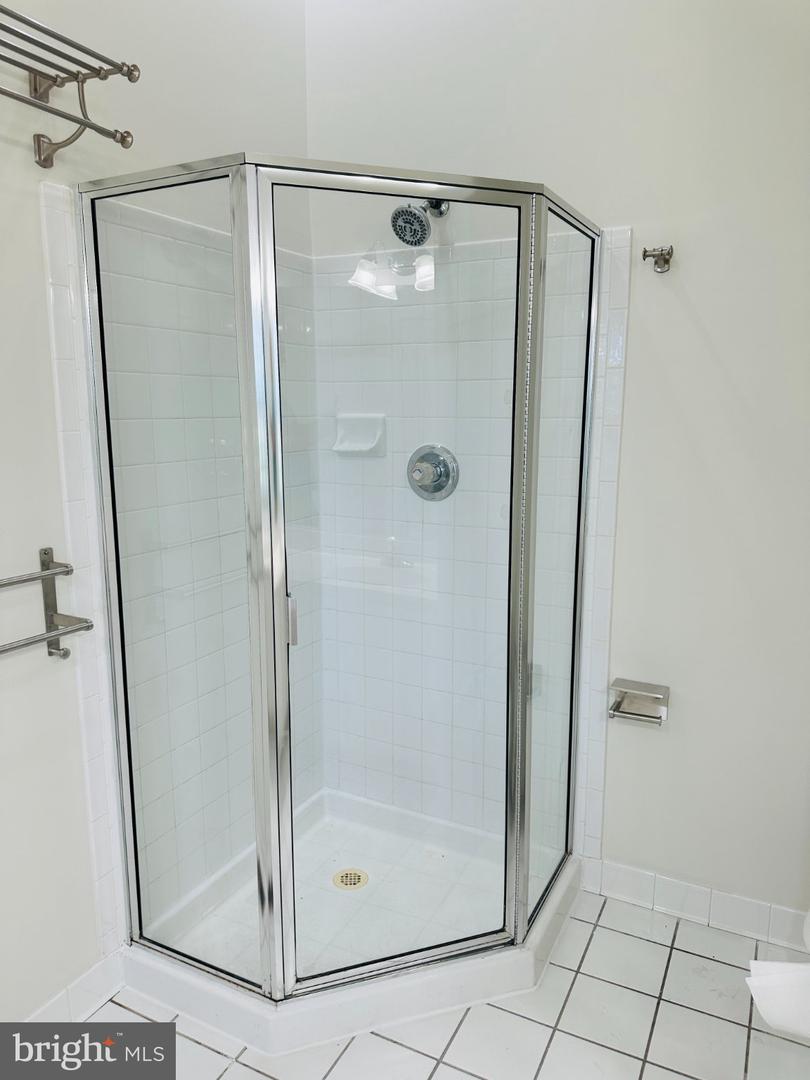 262 Fountain Green Ln #200 Property Photo 16