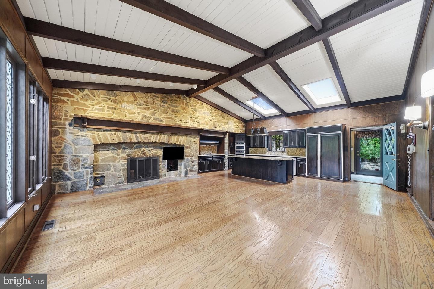 10601 Sweetbriar Pkwy Property Photo 8