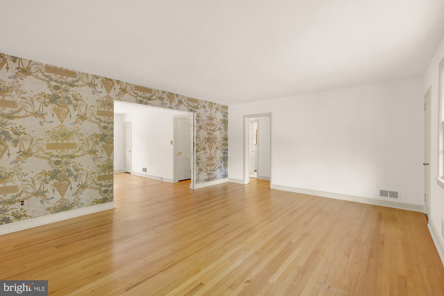 5611 Belmont Ave Property Photo 6