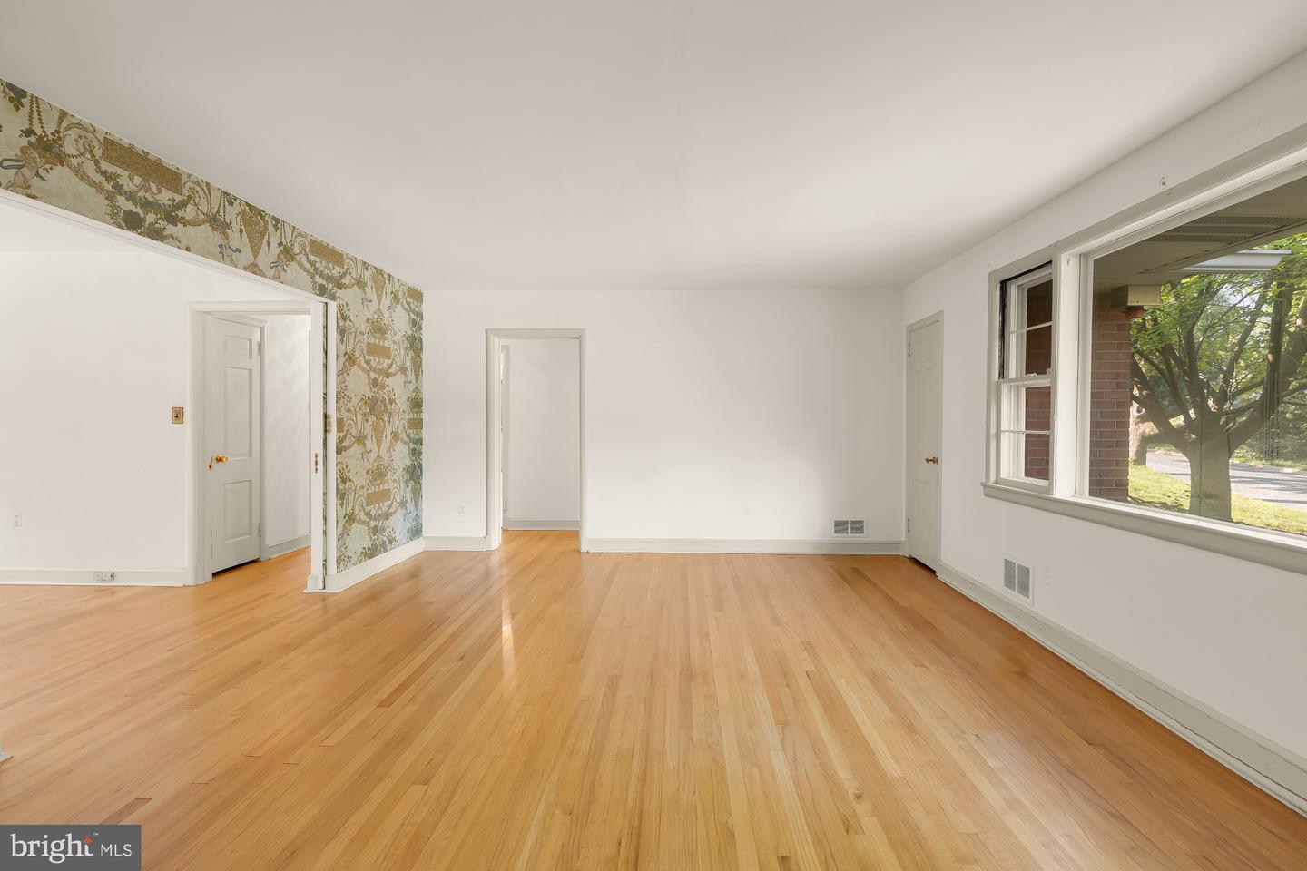 5611 Belmont Ave Property Photo 7