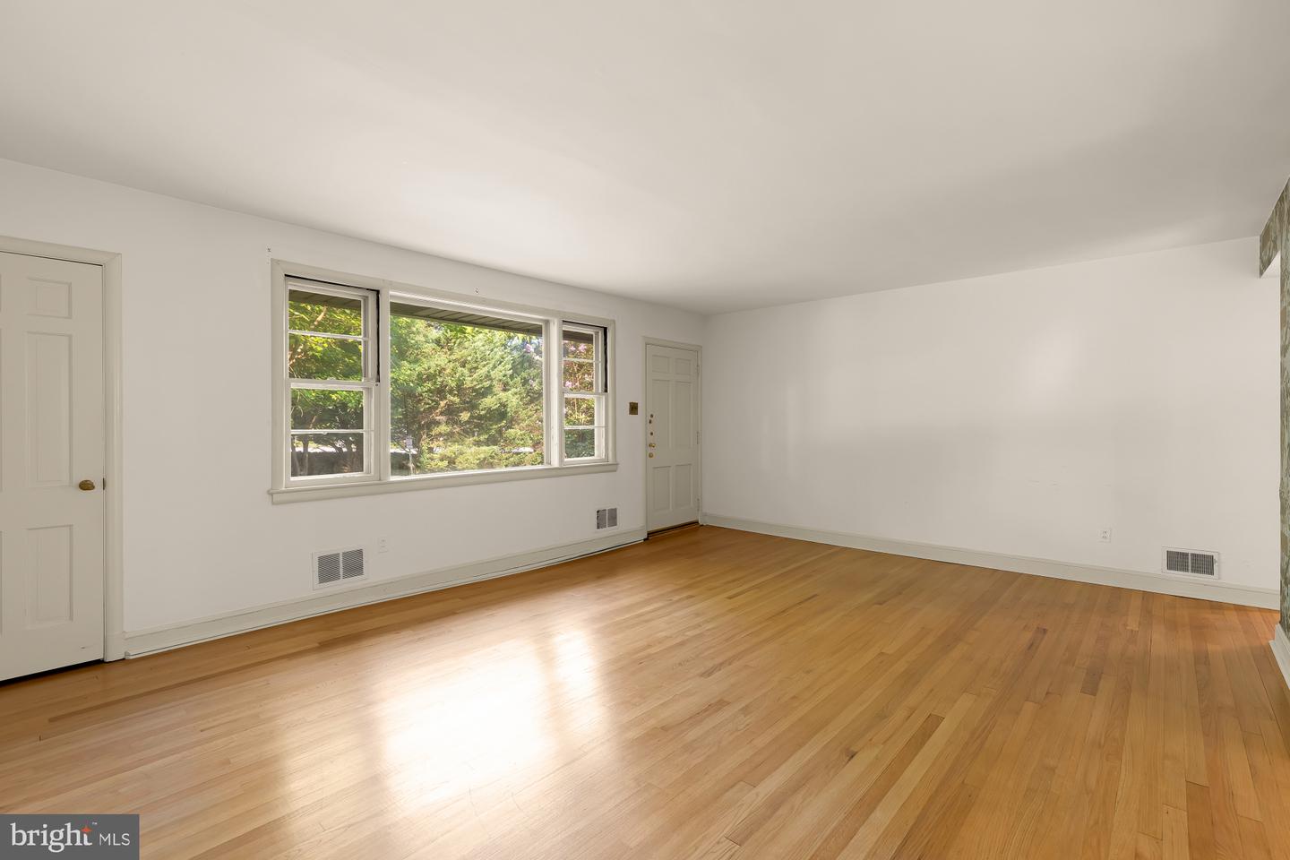 5611 Belmont Ave Property Photo 8