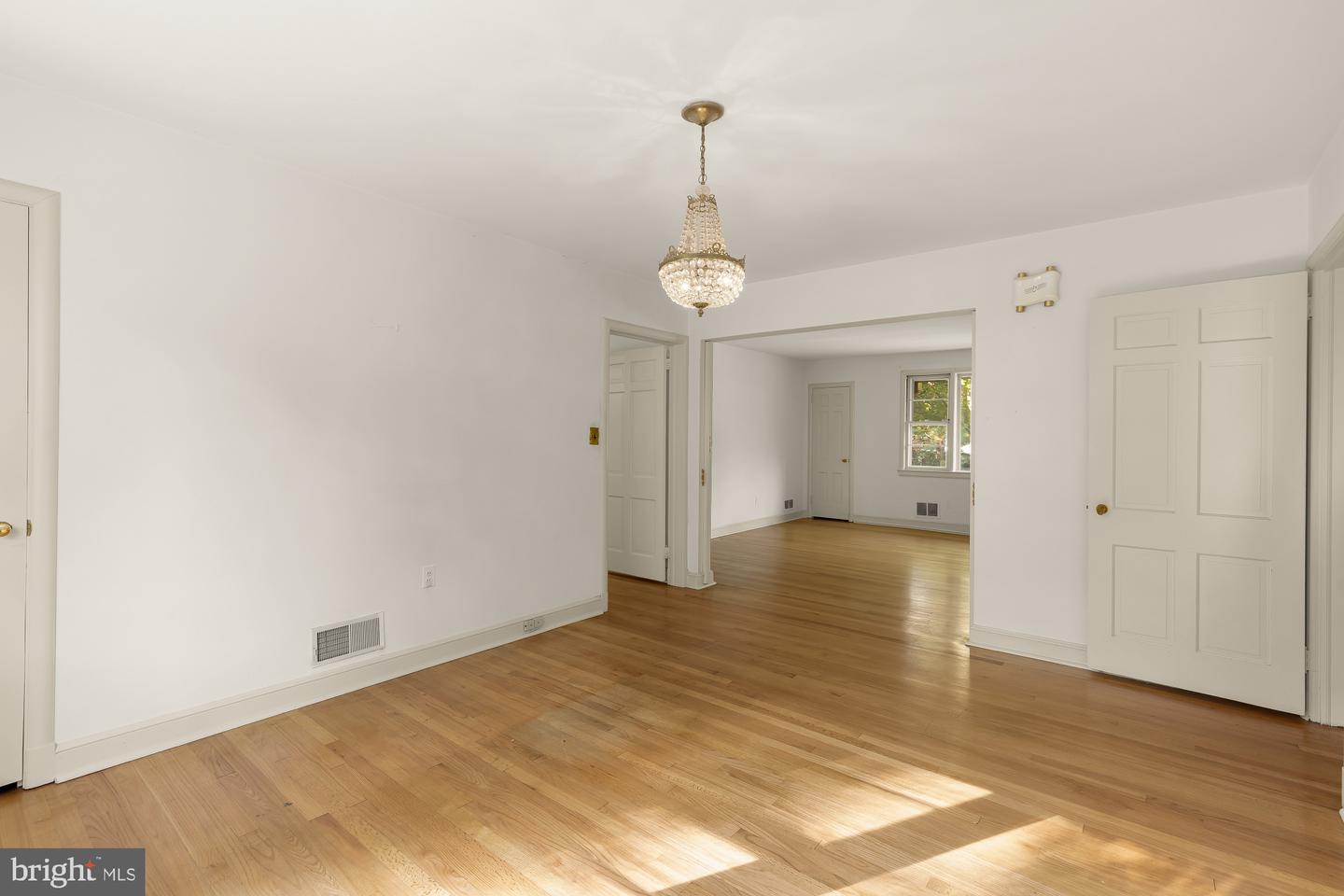5611 Belmont Ave Property Photo 11