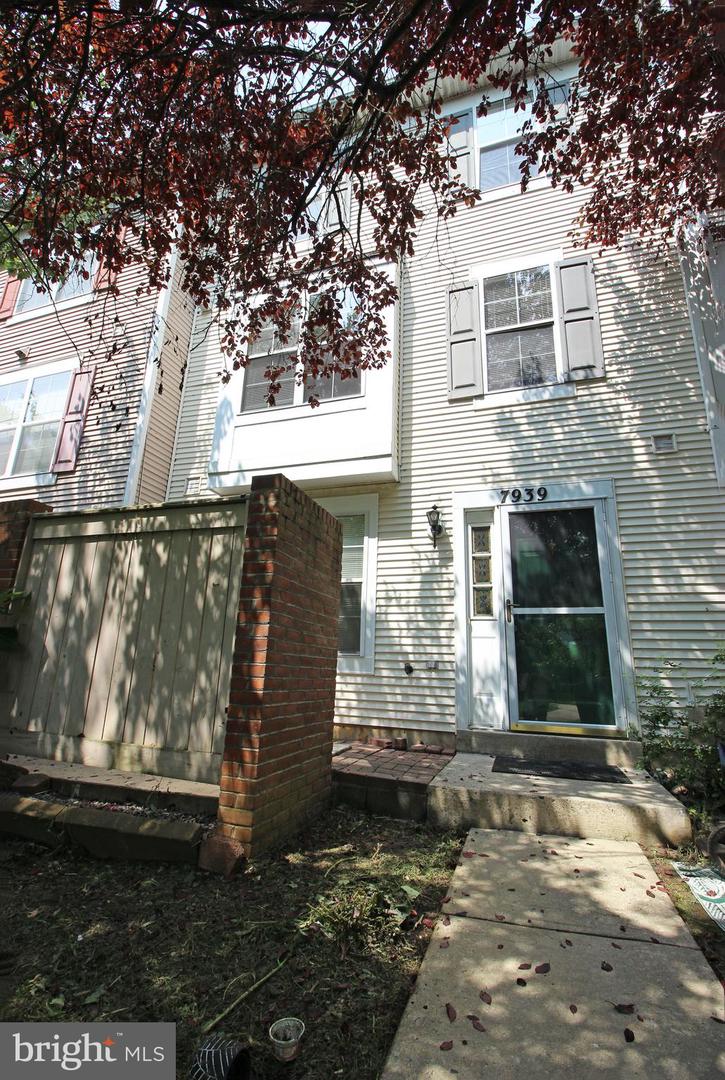 7939 OTTER COVE CT Property Photo 1