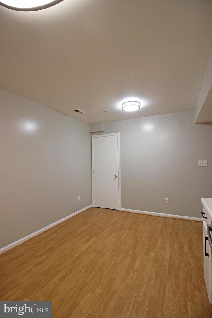 7939 Otter Cove Ct Property Photo 8