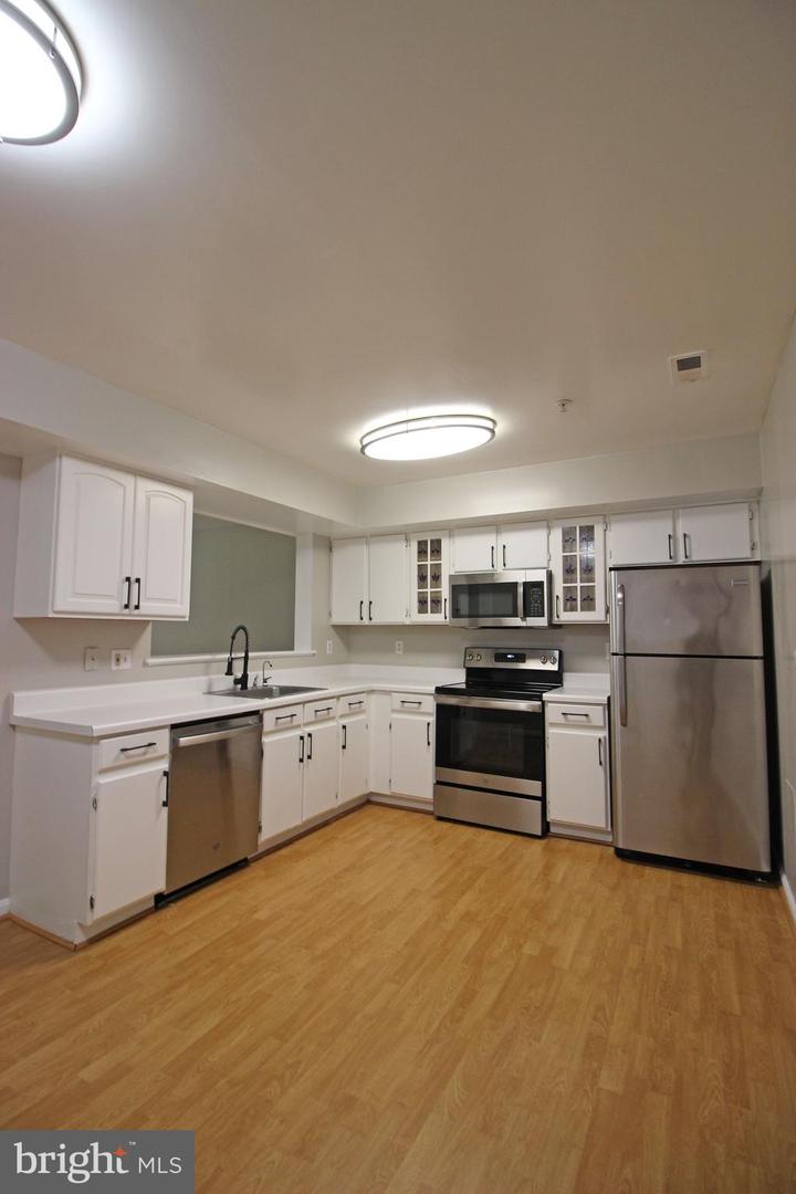 7939 Otter Cove Ct Property Photo 9