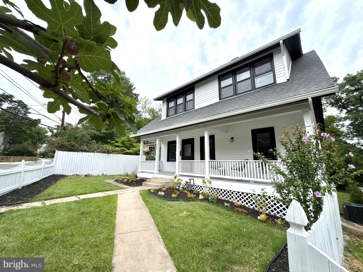 320 Ethan Allen Ave Property Photo 2