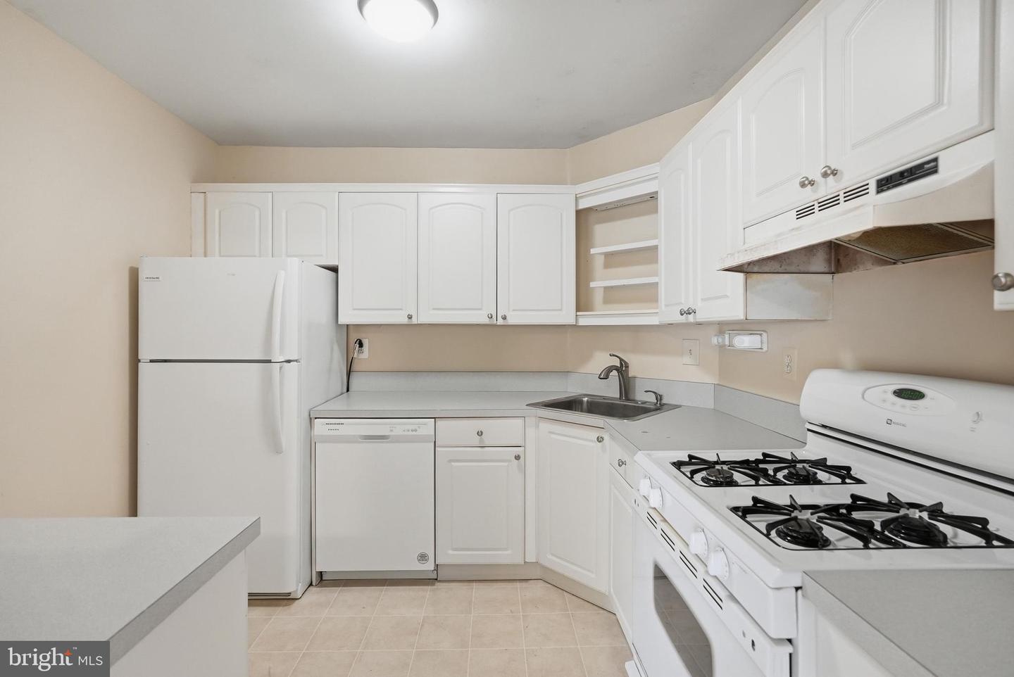 3535 Chevy Chase Lake Dr #307 Property Photo 8
