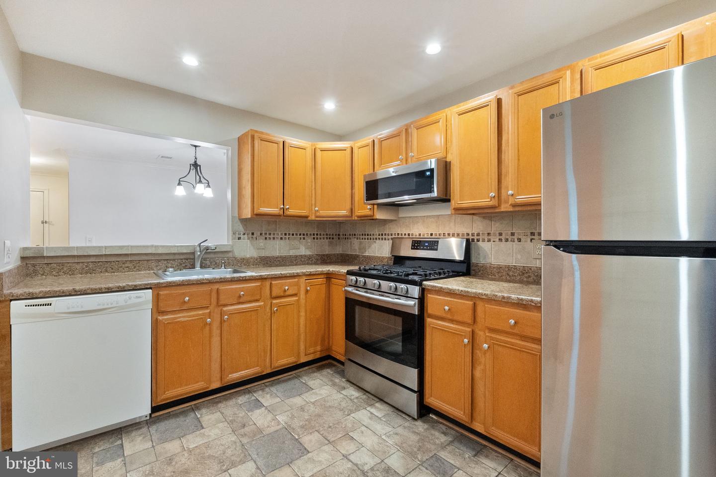 15303 Diamond Cove Ter #8-j Property Photo 11