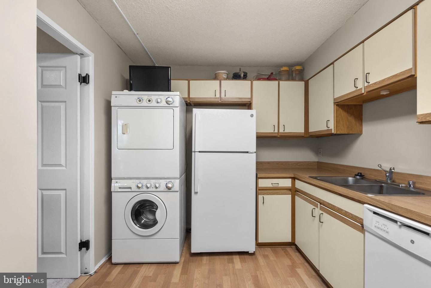 15101 Interlachen Dr #1-705 Property Photo 9