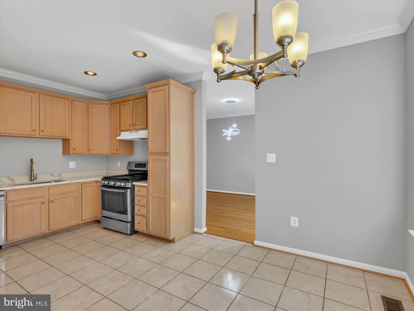 8104 Pepper Ridge Way Property Photo 10